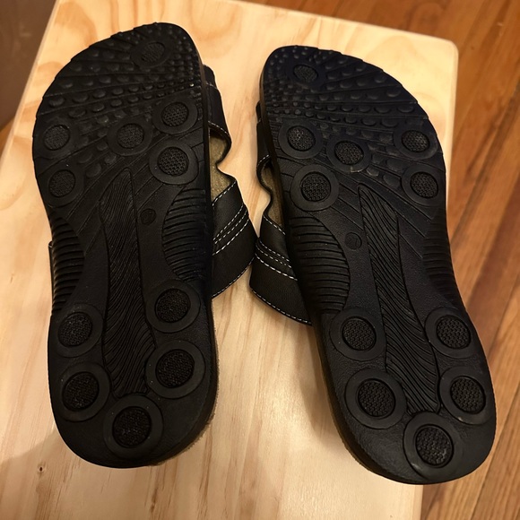 Spaulding Woman’s Black with Stitching Slide S… - Picture 4 of 5
